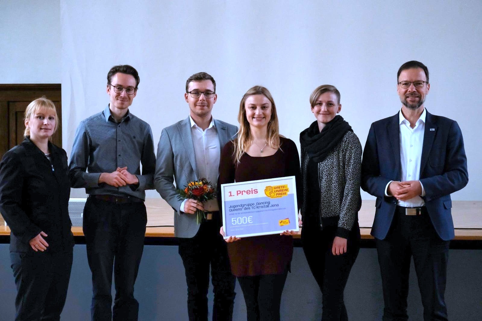 Oberbürgermeister der Stadt Jena, Dr. Thomas Nitzsche, und Lisa Barbara Klaus,Kreisvorsitzende des Kreisverbandes Weimar, gratulieren dem Jugendteam herzlich zu dieser besonderen Ehrung. Tom Kühnel, Kreisvorsitzender der Julis Jena-Weimar, führte durch die Veranstaltung.