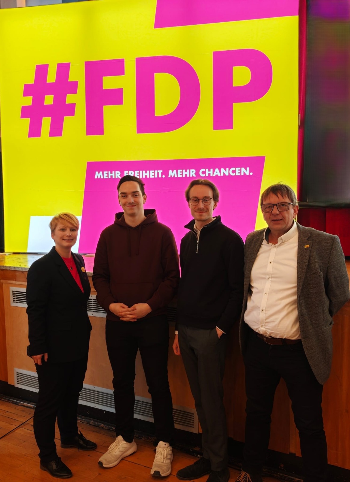 Lisa Barbara Klaus (FDP Kreisvorsitzende Weimar), Lukas Seyfart, Tom Kühnel, Jörg Fuhrmann 