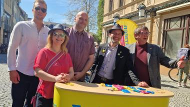 Infostand der FDP Weimar am 1. Mai – Tag der Arbeit Leistung muss sich lohnen. Freiheit braucht Engagement.